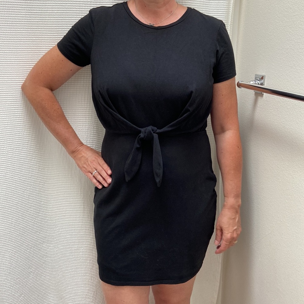 Women’s Express black short sleeve tie front t-shirt mini dress. Size large